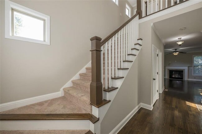 Building Photo - 2707 Silver Hill Terrace SE