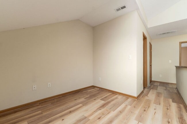 Building Photo - Beautifully Updated Single Family in a Private Community