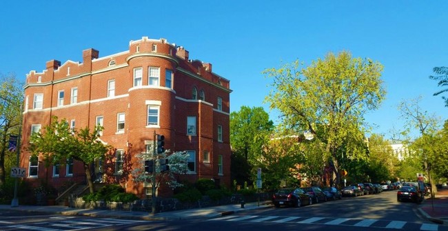 Building Photo - 226 4th St NE