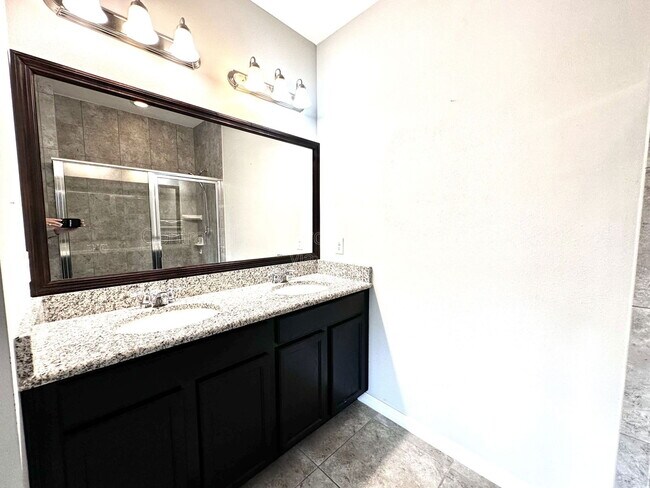 Building Photo - 1453 River Rock Ct
