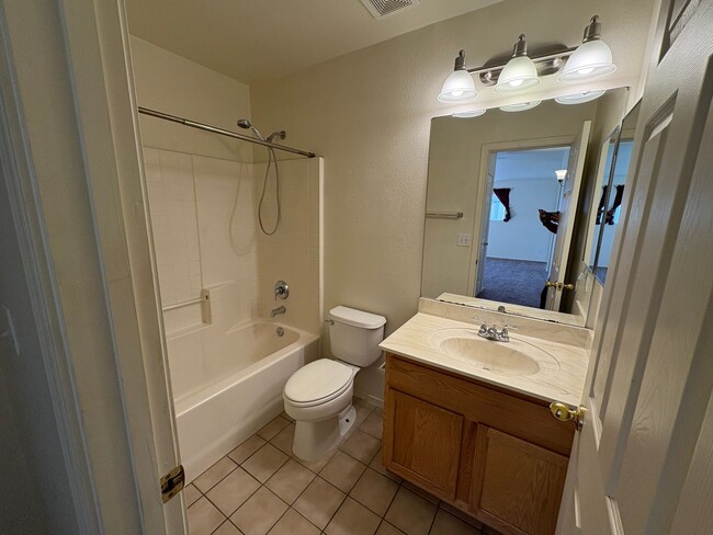 Building Photo - 3 bed 2 Bath NW Tucson Home