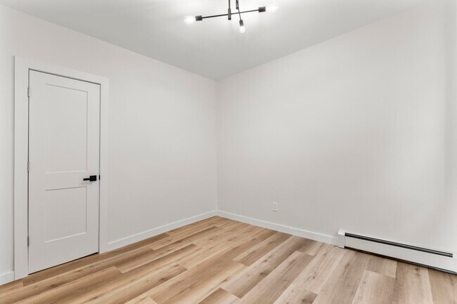 Building Photo - 425 N Main St