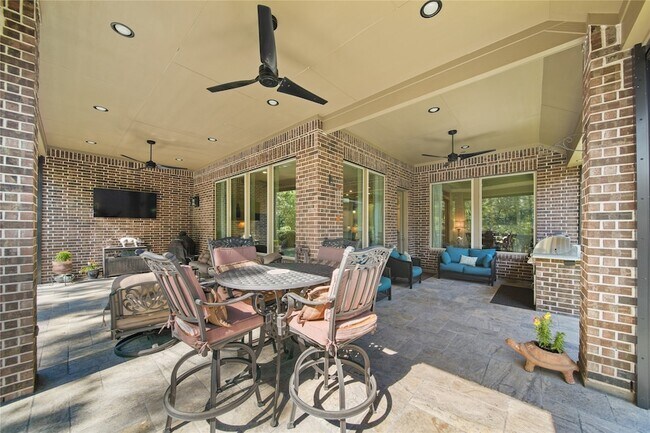 Building Photo - 9510 Spring Rose Dr