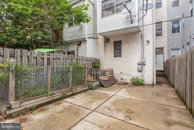 Building Photo - 4436 Sansom St