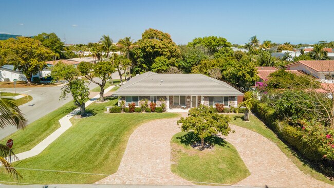 Building Photo - 401 NE 10th Terrace