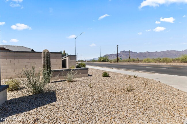 Building Photo - 2603 S Barks Canyon Trail