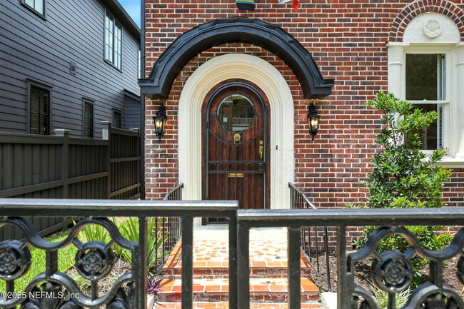 Building Photo - 2131 St Johns Ave