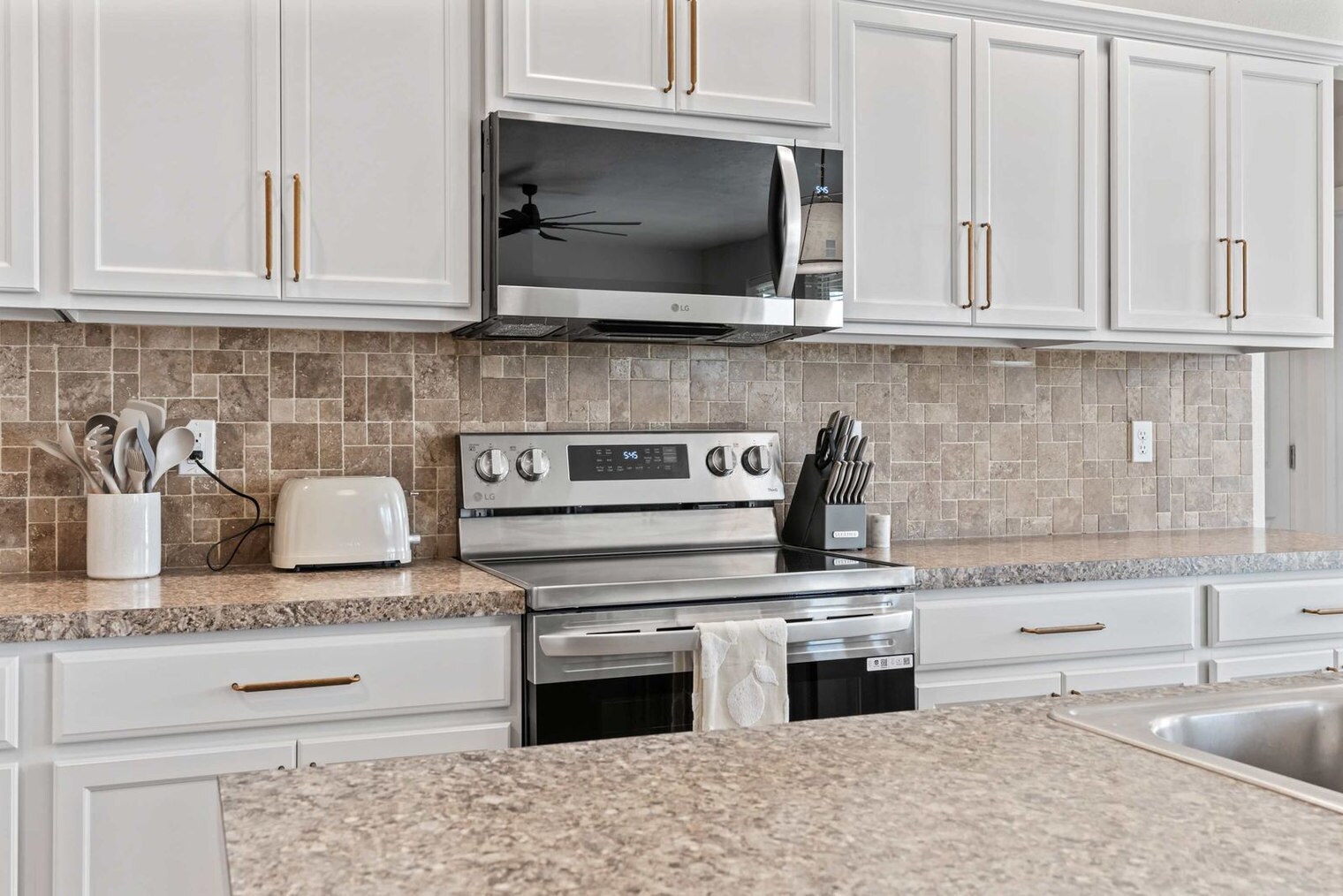 Building Photo - 3173 S Mystic Seaport Ave