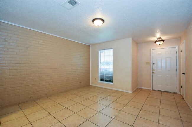 Building Photo - 1513 Barcelona Way Dr