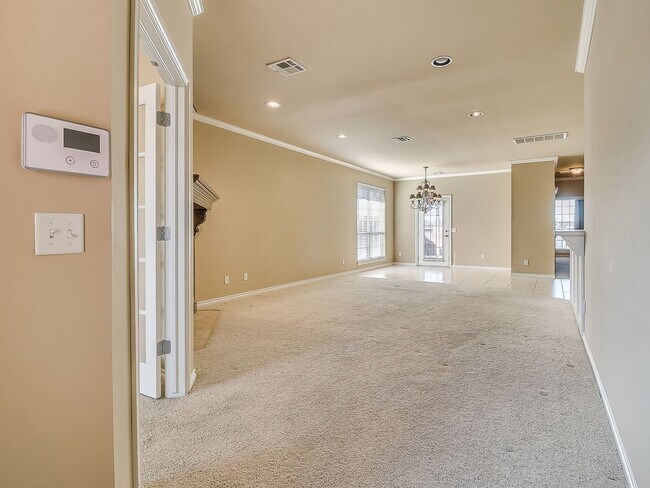 Building Photo - Spacious Edmond Gem with Bonus Room & Cove...