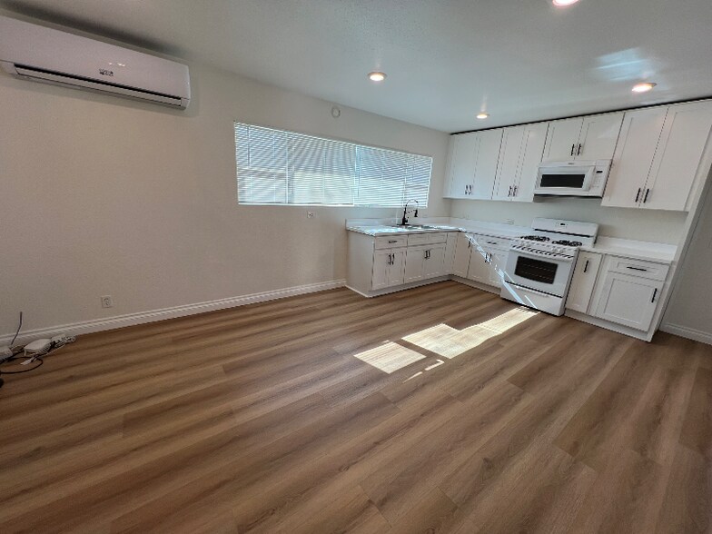 Primary Photo - 249 E Graham Ave