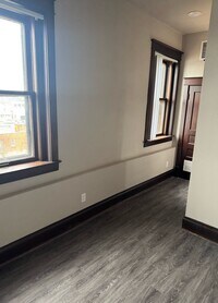 Building Photo - Western Building
