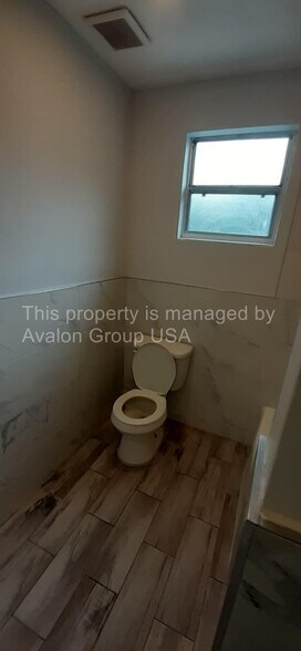 Building Photo - 1184 E 18th St