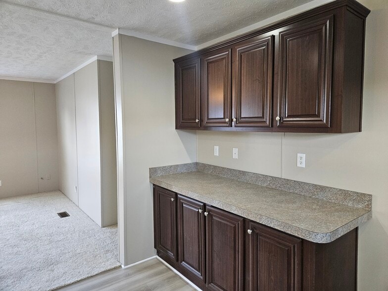 Building Photo - 60 Lynnwood Cir