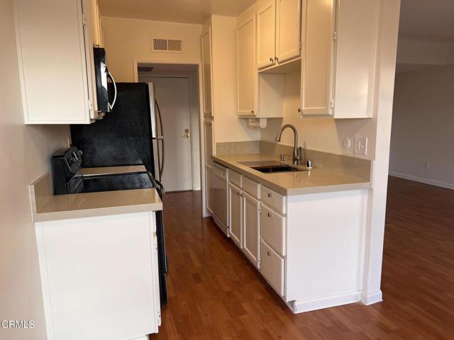 Building Photo - 330 S Mentor Ave