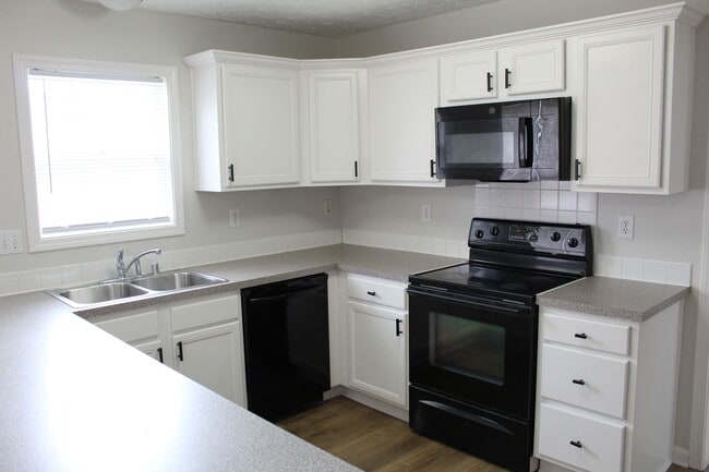 Building Photo - Beautifully Renovated Home in Worthington ...