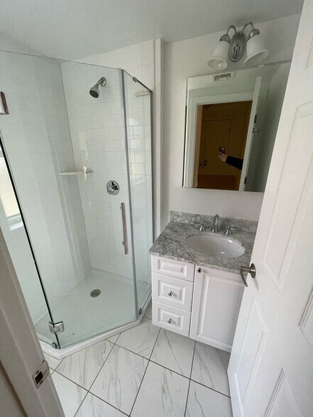 Building Photo - 302 Paine Ct