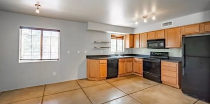 Building Photo - 3 bedroom 2 bath