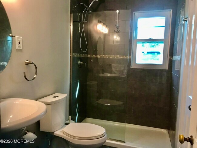 Building Photo - 145 Kemp Ave