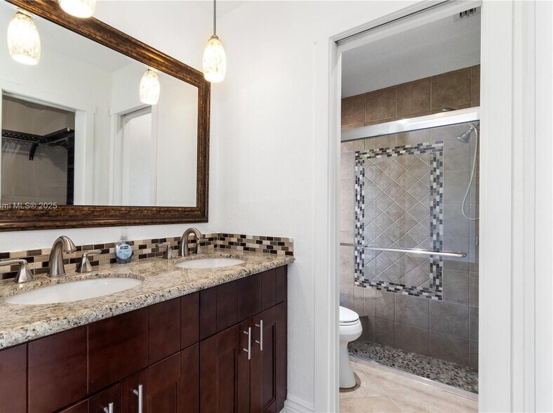 Building Photo - 21344 Escondido Way S