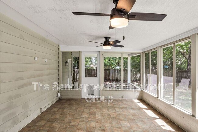 Building Photo - 18 Paddlecreek Ave