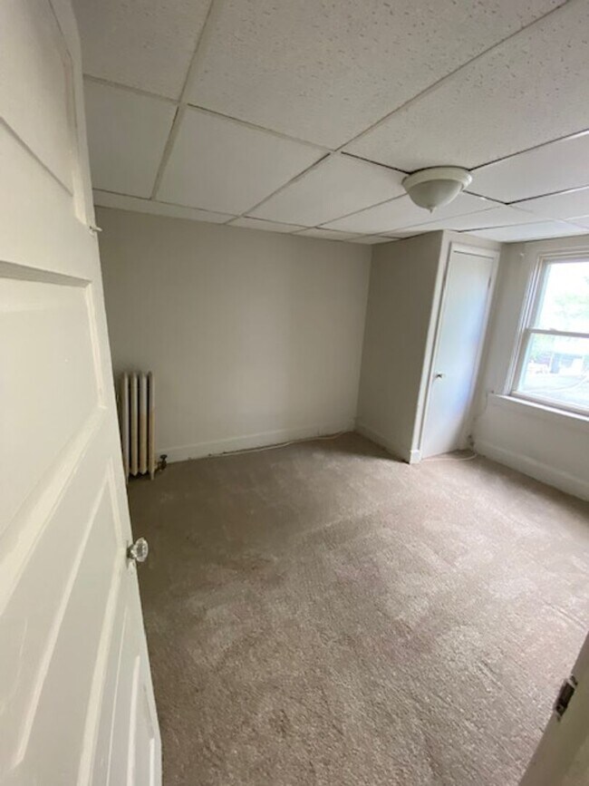 Building Photo - 5 Bedroom house harrisburg for rent 1,200 a month