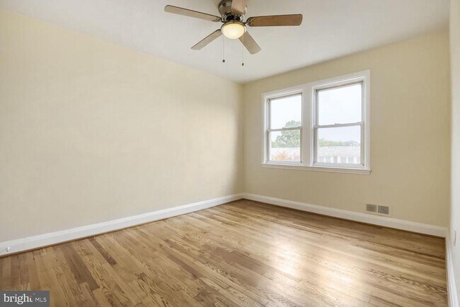Building Photo - 220 Edgewood St