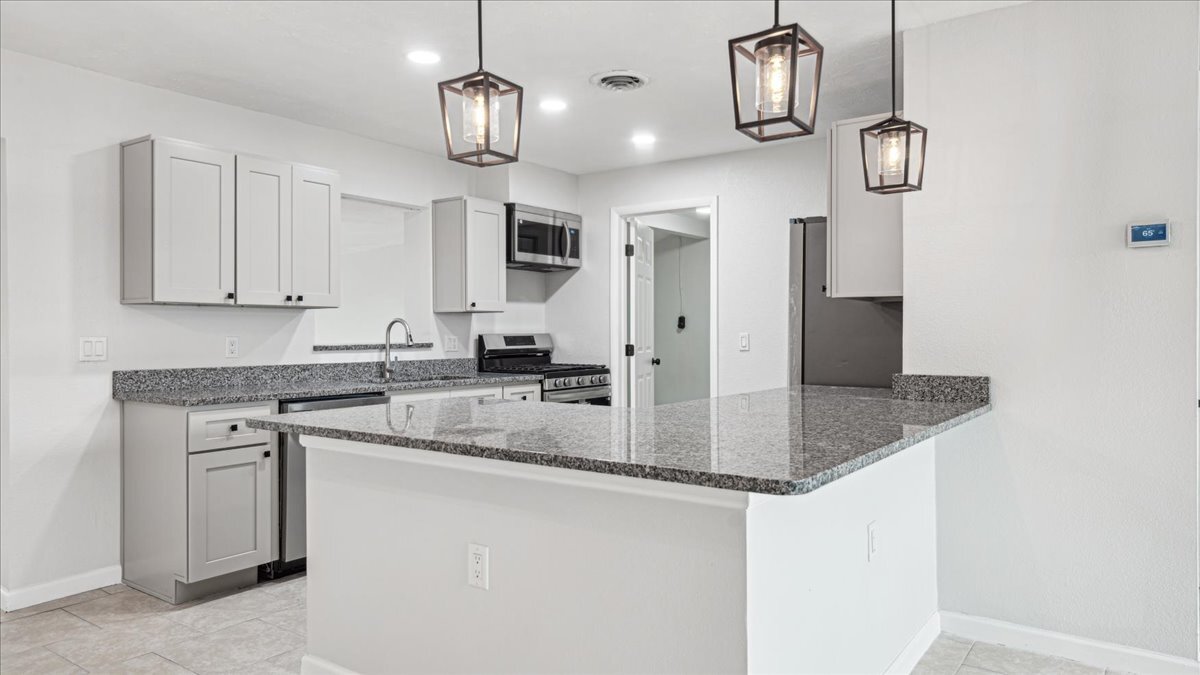 Building Photo - 4800 Key Largo Dr W