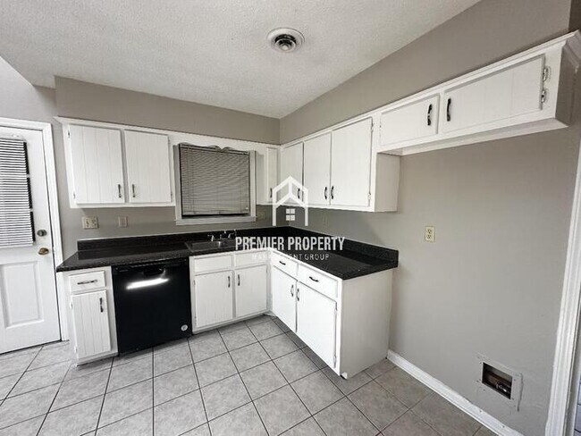 Building Photo - 3482 Kirby Terrace Dr