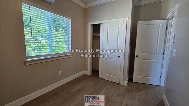 Building Photo - 5431 Bradford Dr