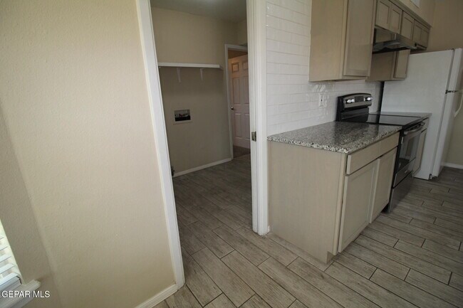 Building Photo - 351 Duanesburg St