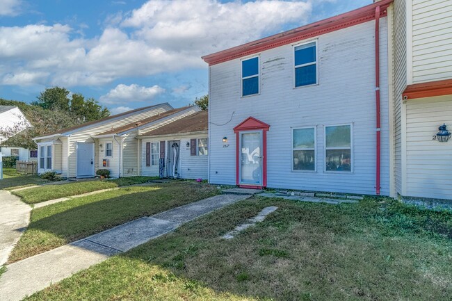 Building Photo - Charming 3-Bedroom Townhouse in Chesapeake