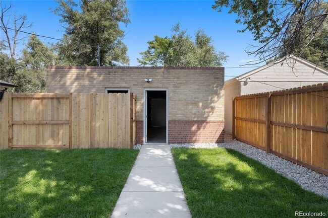 Building Photo - Long Realty & Property Management - Newly remodeled Duplex