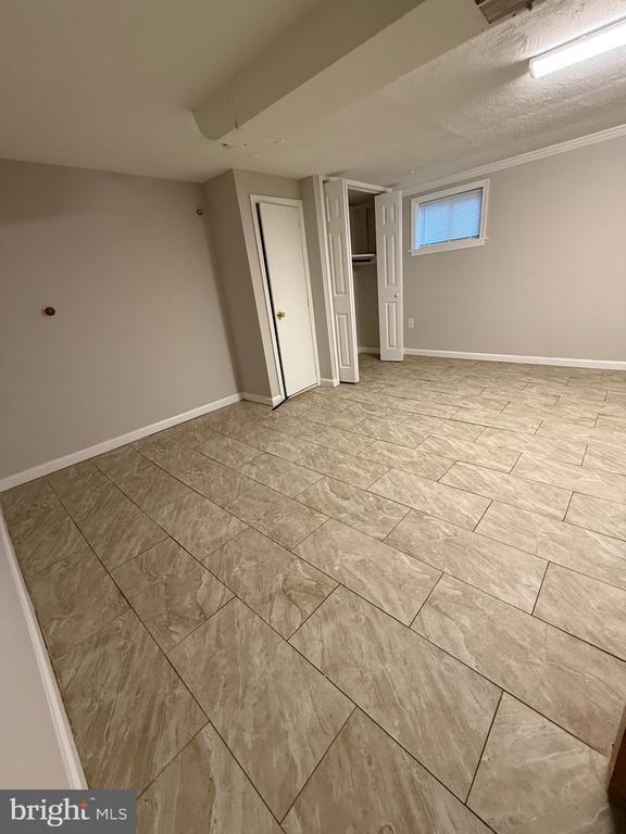 Building Photo - 5852 Mt Vernon Dr