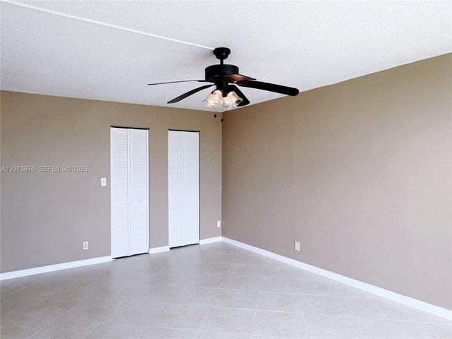 Building Photo - 800 Parkview Dr