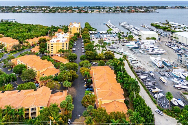 Building Photo - 900 Scotia Dr