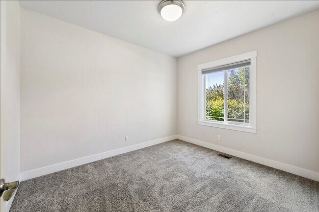 Building Photo - 18516 Smiley Peak Ave