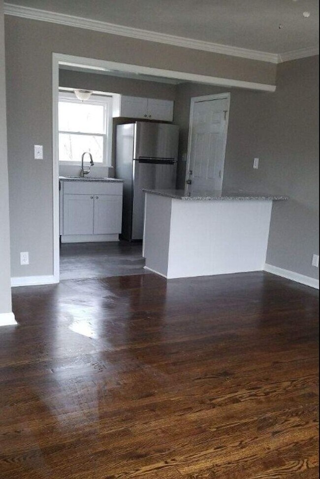 Building Photo - Charming 2-Bedroom, 1-Bath Home in Raytown, MO – Modern Finishes & Spacious Yard!