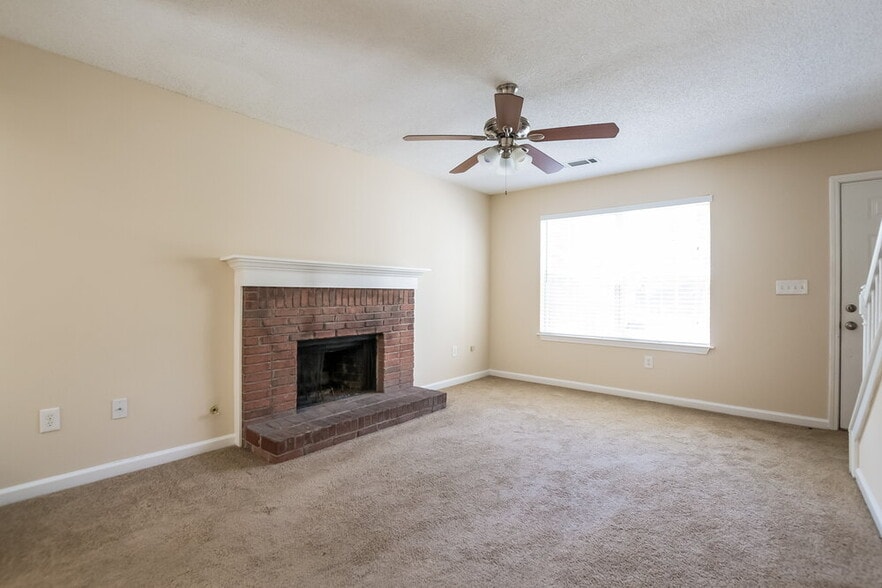 Building Photo - 134 Summer Crest Pl SW