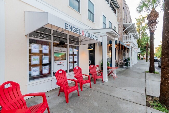 Building Photo - One Bedoom w/ Office Space, In the Heart of Old Town Bluffton!