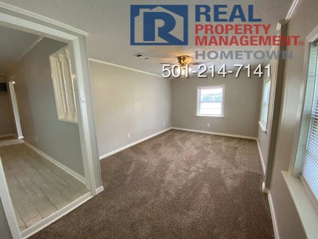 Building Photo - 501 Pamela Dr