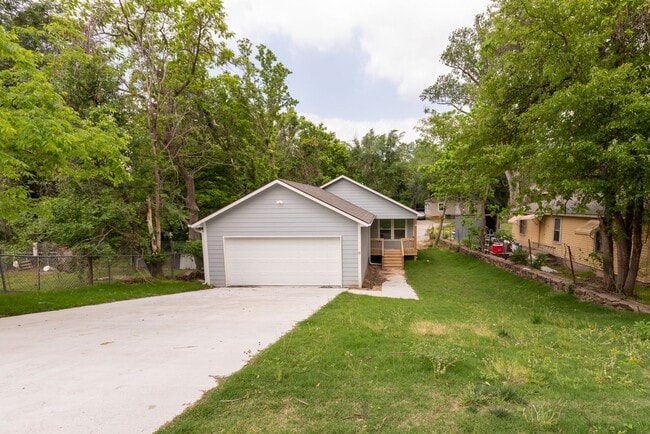 Building Photo - NEW LOW PRICE! 4 Bedroom 2 Bath +updated! ...