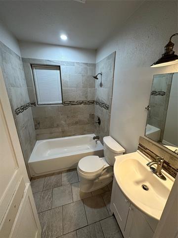 Building Photo - 2322 Meadow Ln