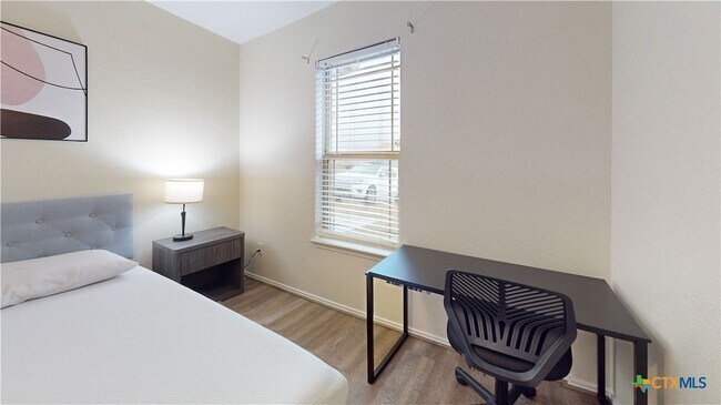 Building Photo - 2703 Tara Dr