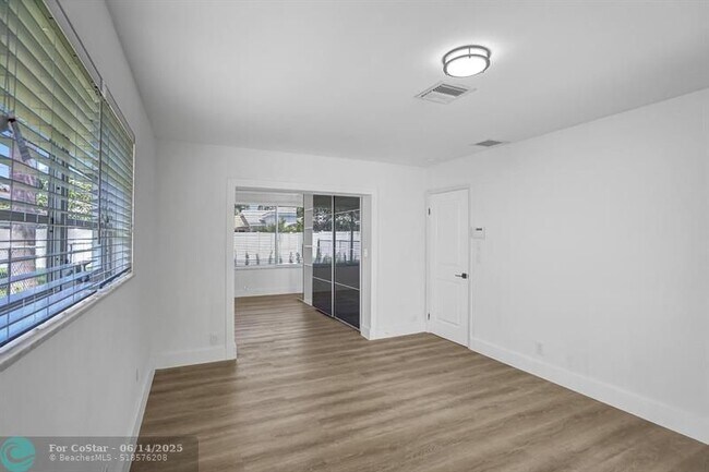 Building Photo - 4751 NE 29th Ave