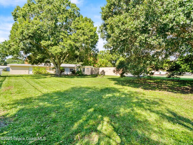 Building Photo - 7740 Pine Lake Dr