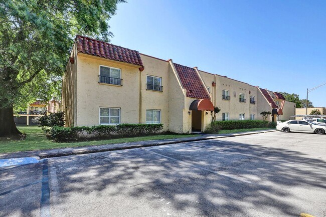 Building Photo - Move in ready 2 bedroom/ 1 bathroom condo!