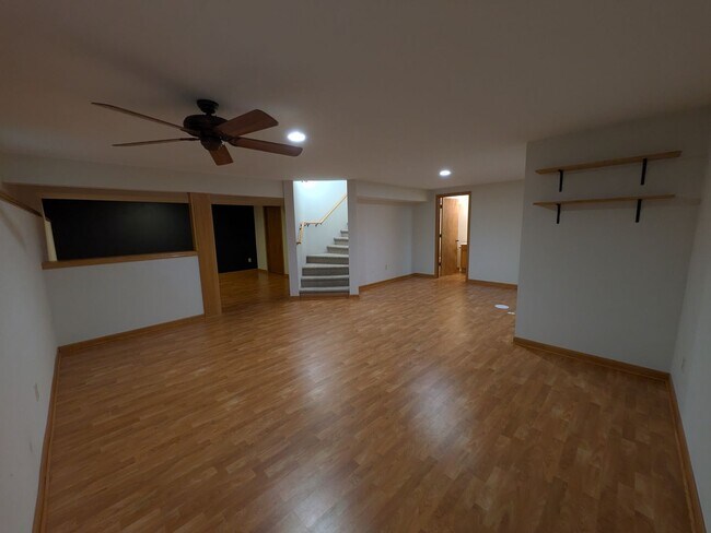 Building Photo - 3 bed / 3 bath House in Deforest!