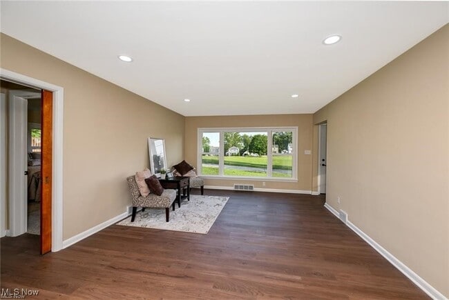 Building Photo - 357 E Paige Ave