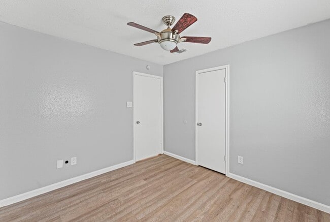 Building Photo - 2808 Pinewood Dr